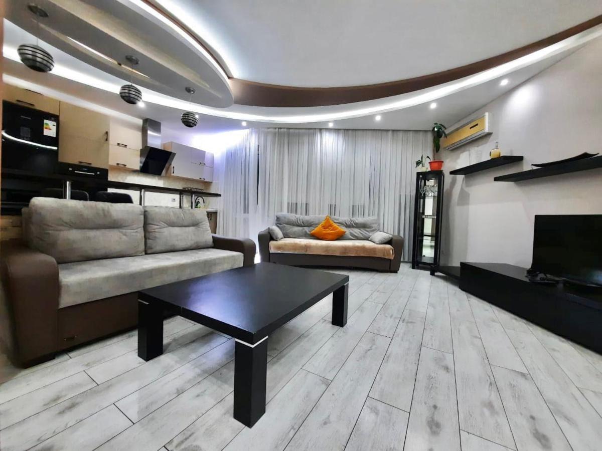 Жк Самал Де Люкс Apartamento Almaty Exterior foto